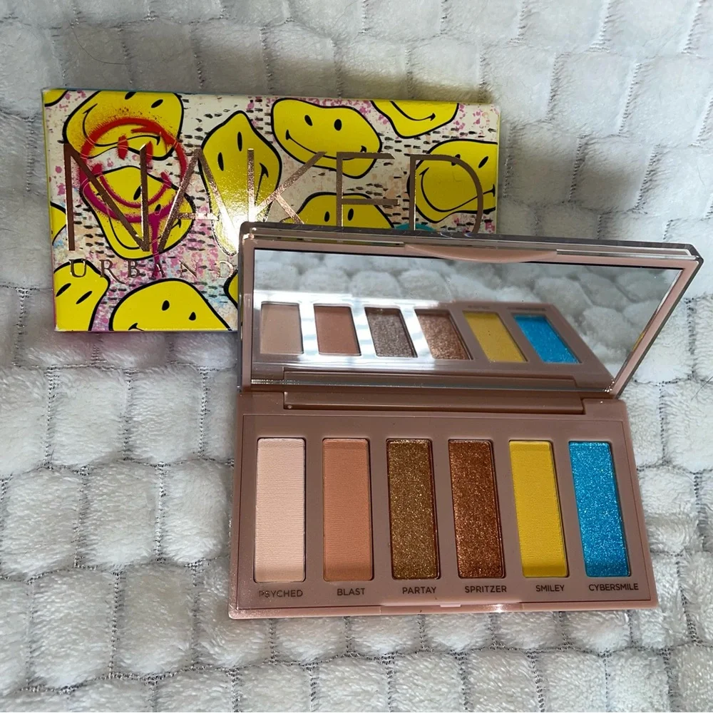 Urban Decay Eyeshadow Palette Smiley NIB